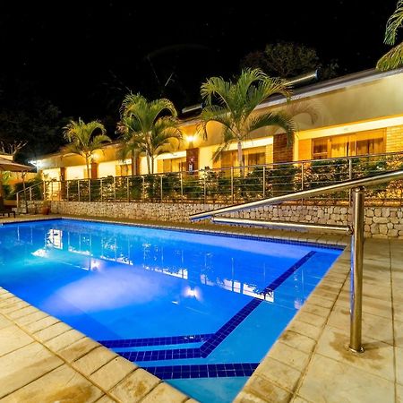 The Shrub Lodge Victoria Falls Extérieur photo
