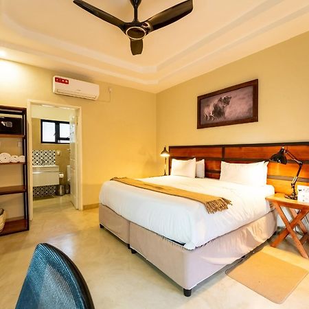 The Shrub Lodge Victoria Falls Extérieur photo