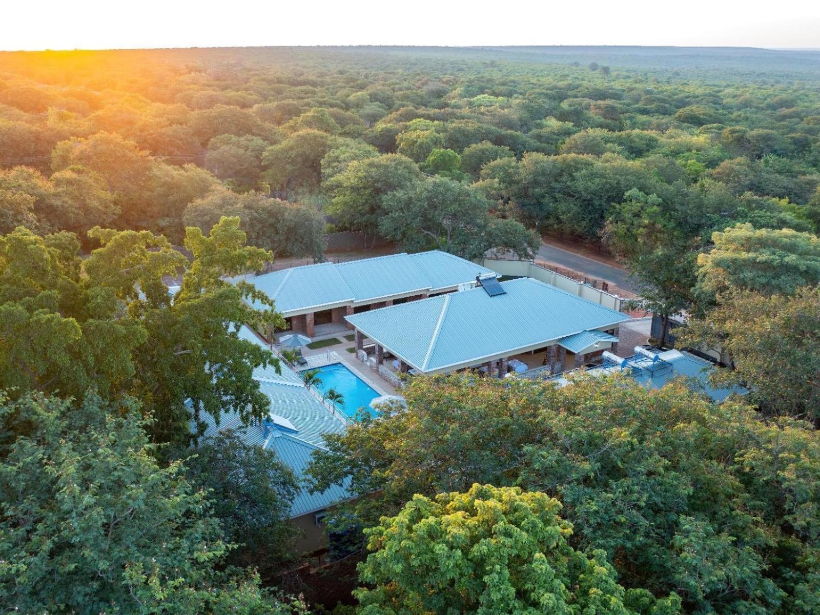 The Shrub Lodge Victoria Falls Extérieur photo