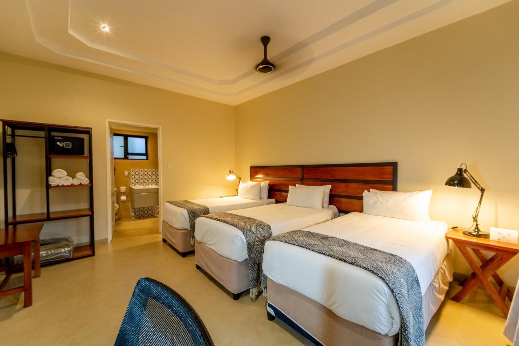 The Shrub Lodge Victoria Falls Extérieur photo