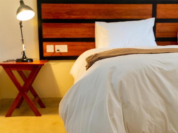 The Shrub Lodge Victoria Falls Extérieur photo