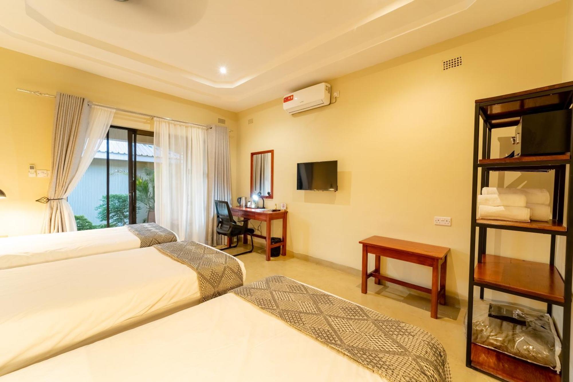 The Shrub Lodge Victoria Falls Extérieur photo