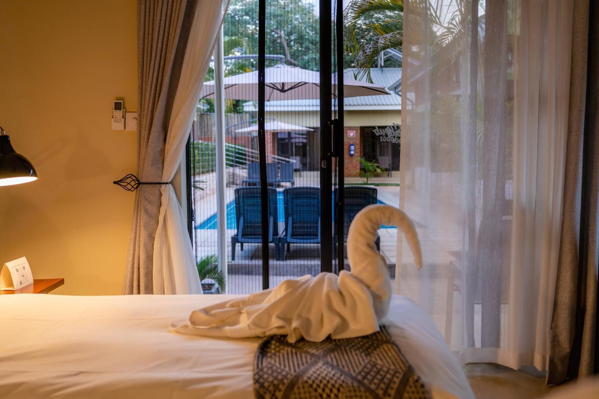 The Shrub Lodge Victoria Falls Extérieur photo