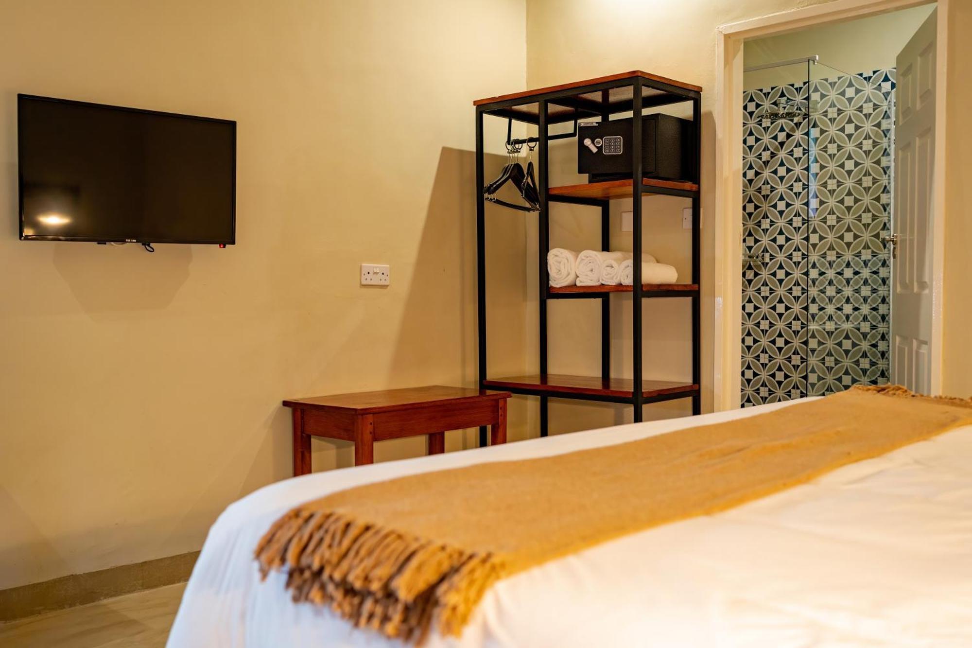 The Shrub Lodge Victoria Falls Extérieur photo
