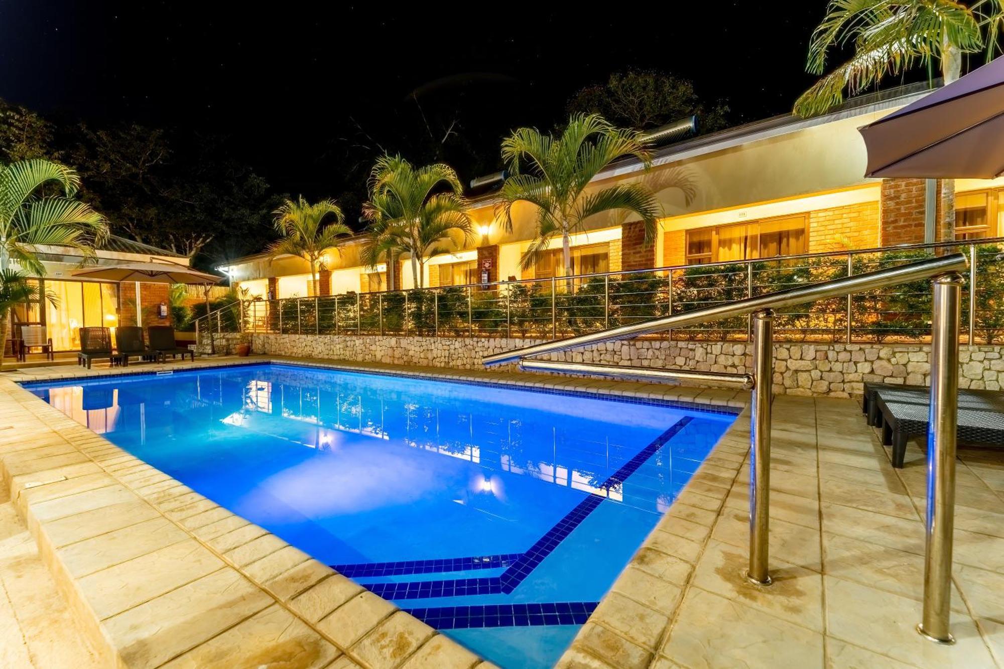 The Shrub Lodge Victoria Falls Extérieur photo