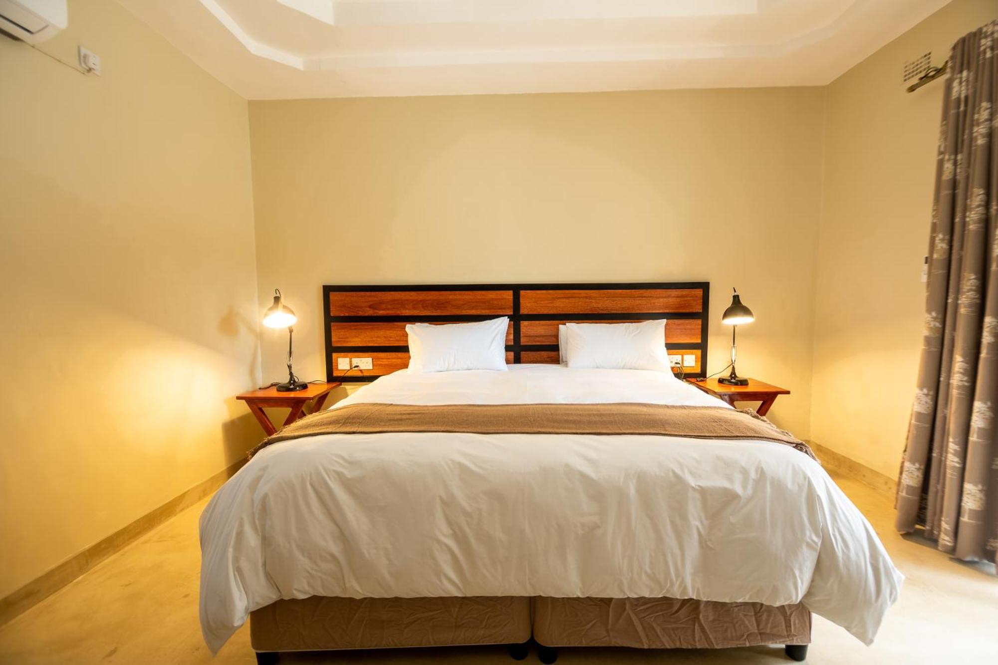 The Shrub Lodge Victoria Falls Extérieur photo