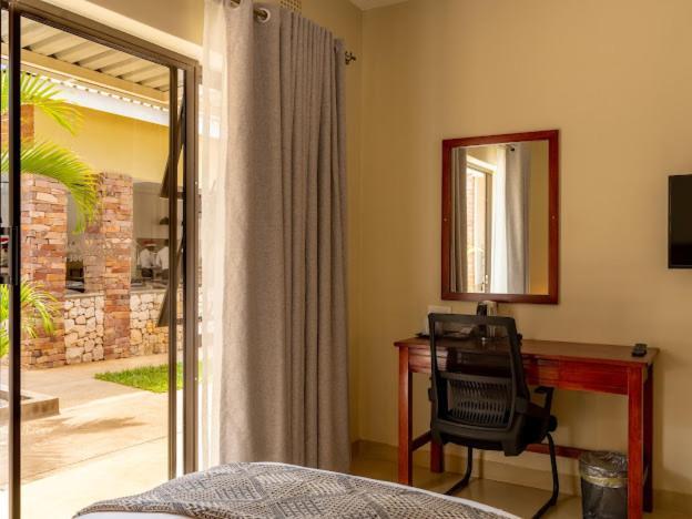 The Shrub Lodge Victoria Falls Extérieur photo