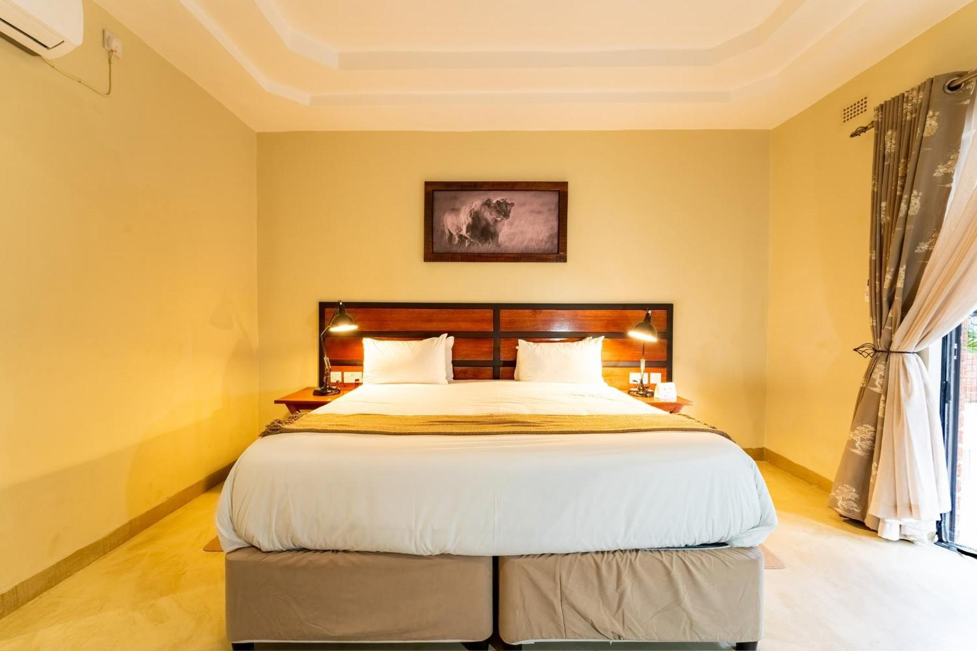 The Shrub Lodge Victoria Falls Extérieur photo